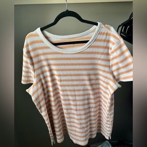 🧡Old Navy Slim Fit T-Shirt - Size XXL🧡